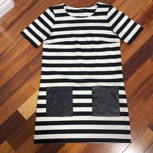 Club Monaco Short sleeve dress with leather pocket